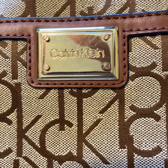 Calvin Klein Cross body Cavas Leather gold hardware gently pre loved great bag - Picture 3 of 9